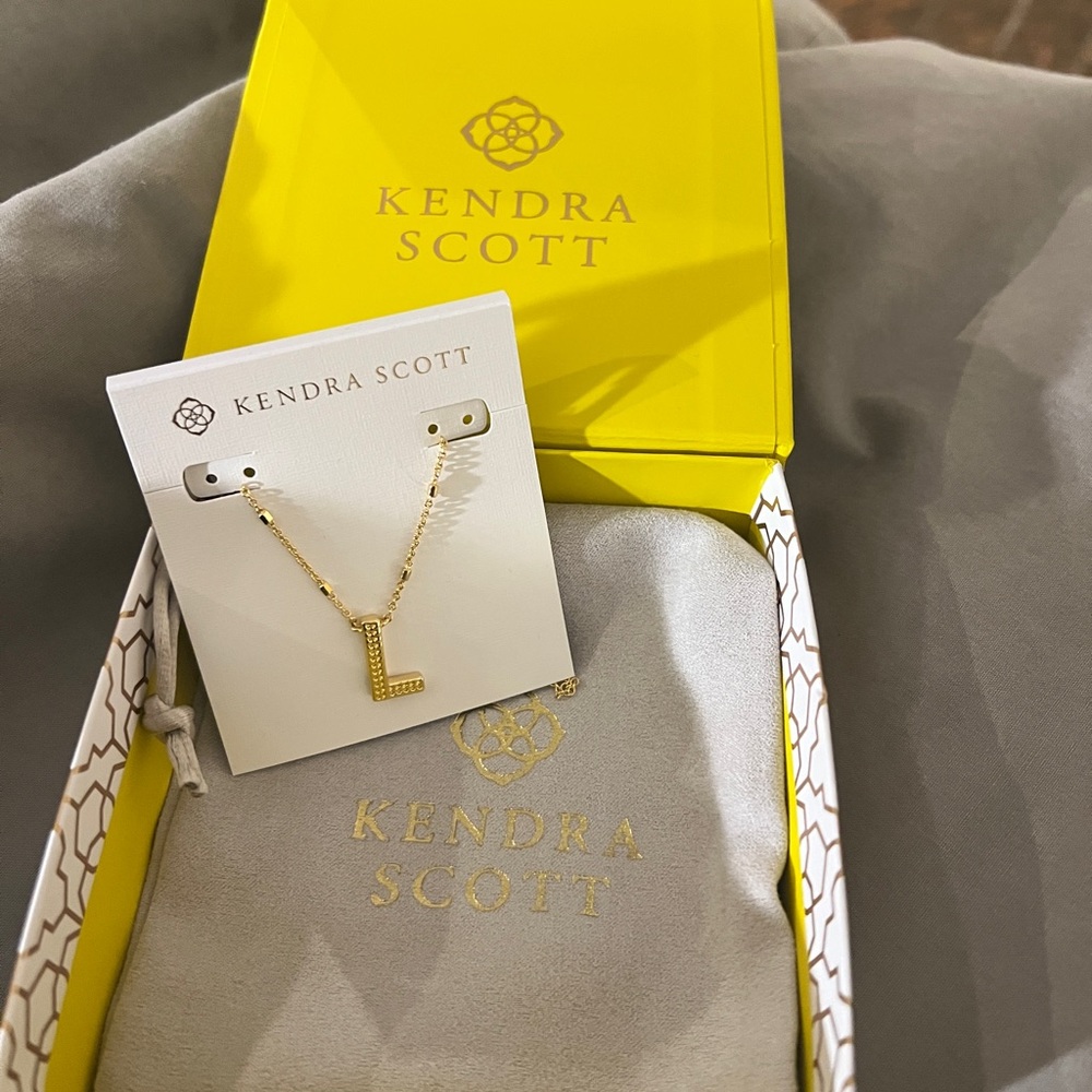 KENDRA SCOTT L necklace. Gold NWT